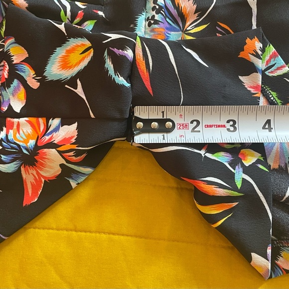 Adorable Bar III Black Floral Dress Shorts (3.5” inseam) - Picture 9 of 9